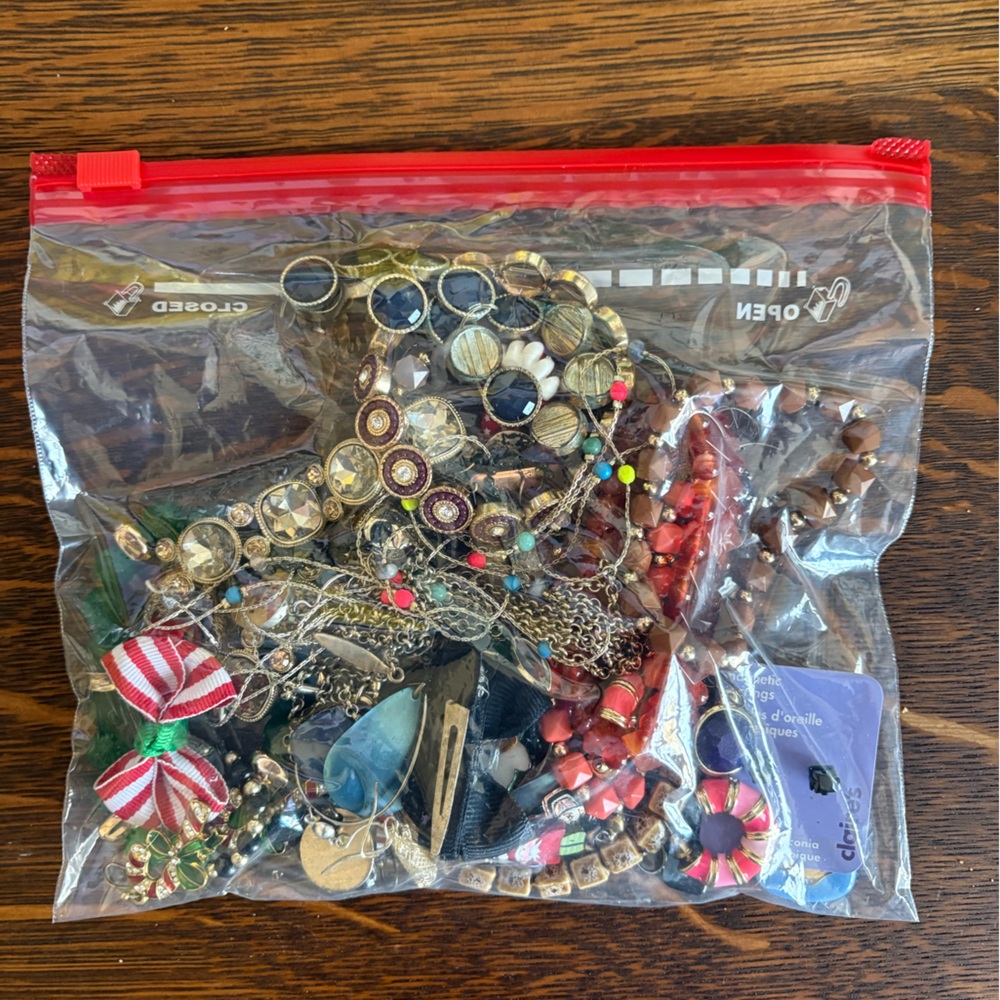 Bag of random jewelry